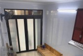 Cho thuê nhà ngõ Lương Sử, Đống Đa 3 tầng, 2 ngủ, 10 Triệu